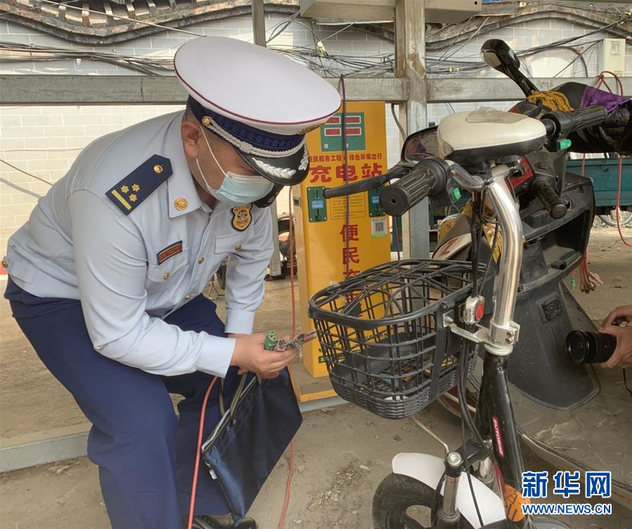 （图文互动）（2）《北京市物业管理条例》实施后开出首张“飞线充电”罚单