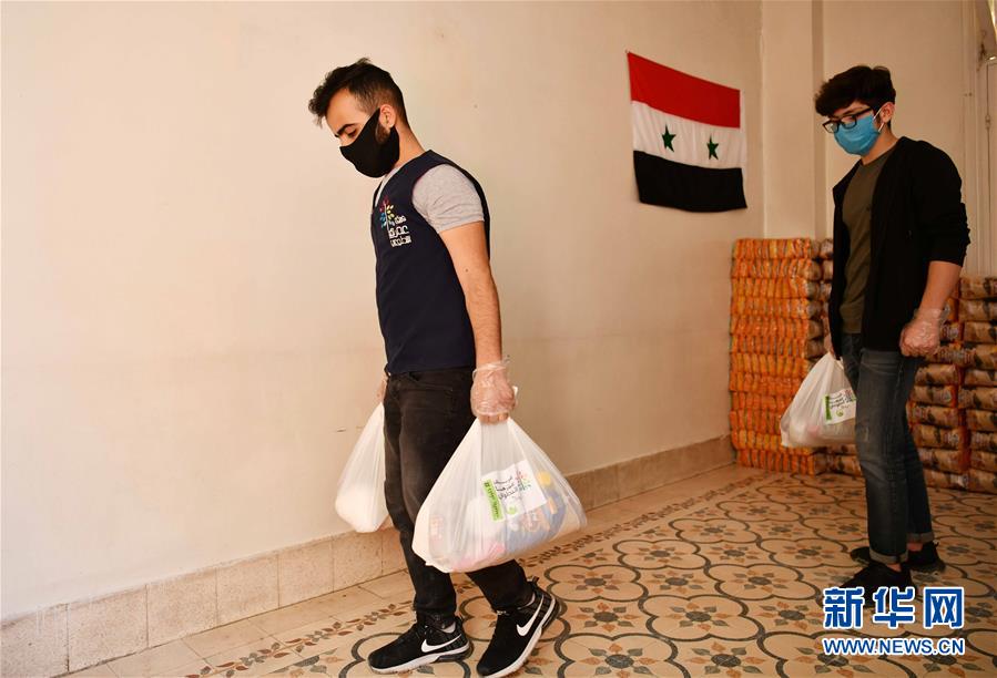 （国际疫情·图文互动）（5）通讯：疫情中，那抹笑容最难忘——记向困难家庭发放爱心包裹的叙利亚青年志愿者