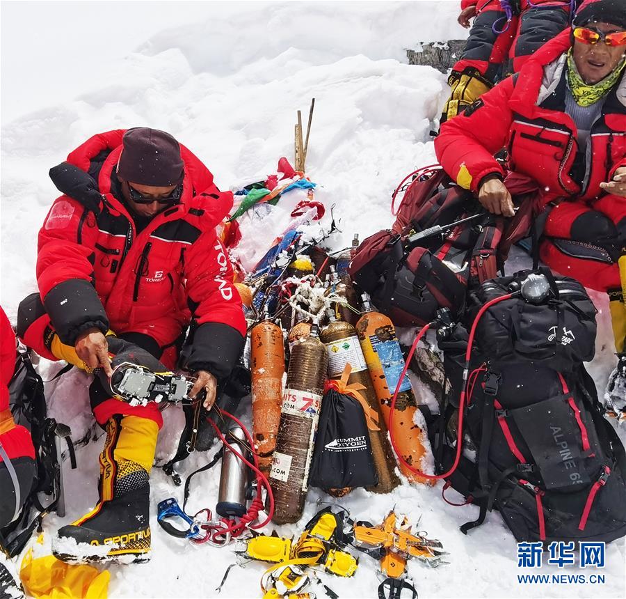 （2020珠峰高程测量）（2）珠峰高程测量登山队撤回前进营地 登顶日期将再调整