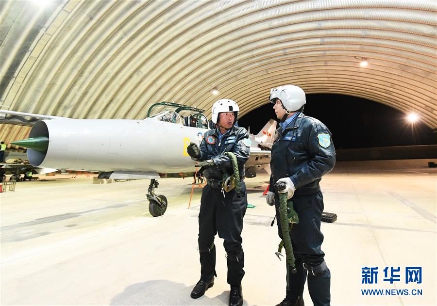 （图文互动）（5）5290小时！中国空军歼击机飞行纪录保持者光荣停飞