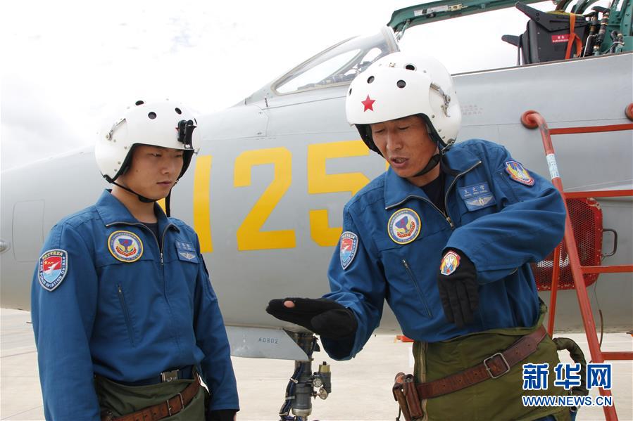 （图文互动）（6）5290小时！中国空军歼击机飞行纪录保持者光荣停飞