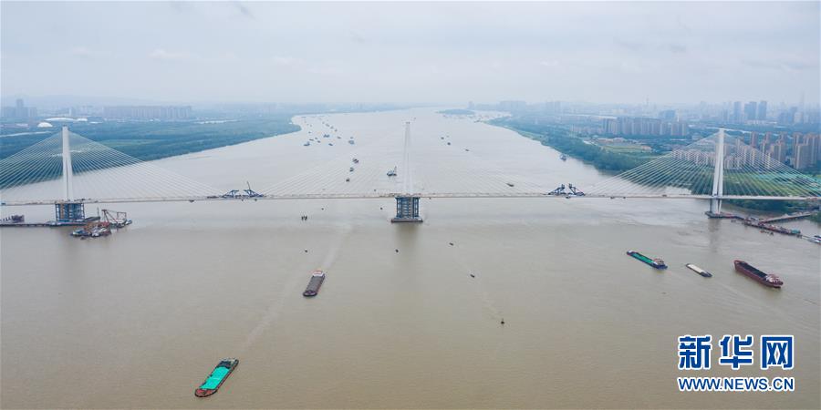 #（经济）（1）南京长江第五大桥顺利合龙