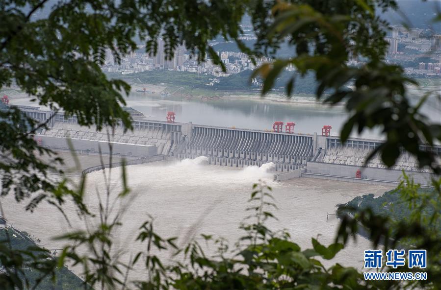 （环境）（2）三峡工程今年首次泄洪 近期或迎新一轮洪水