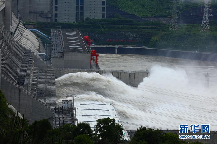 #（环境）（10）三峡工程今年首次泄洪 近期或迎新一轮洪水