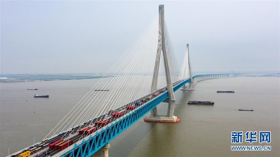 （经济）（3）沪苏通长江公铁大桥正式开通运营 