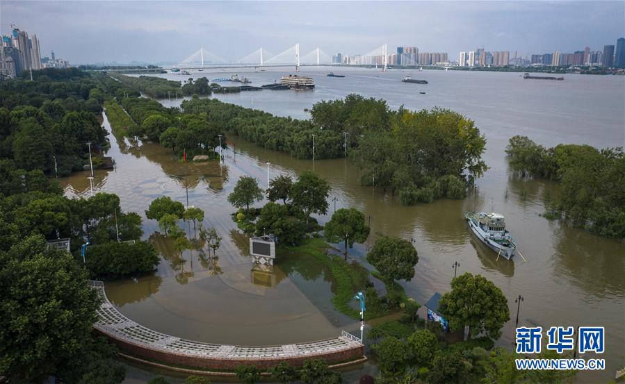 （防汛抗洪）（3）長江中下遊洪水洪峰順利通過漢口江段