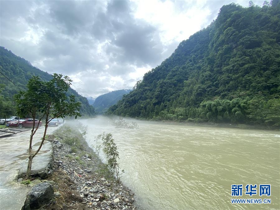 （防汛抗洪·图文互动）（1）山洪袭来前，澧水河畔大转移