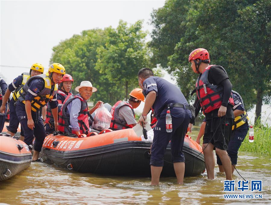 （新华全媒头条·图文互动）（5）百万群众大转移——抗洪抢险救援直击