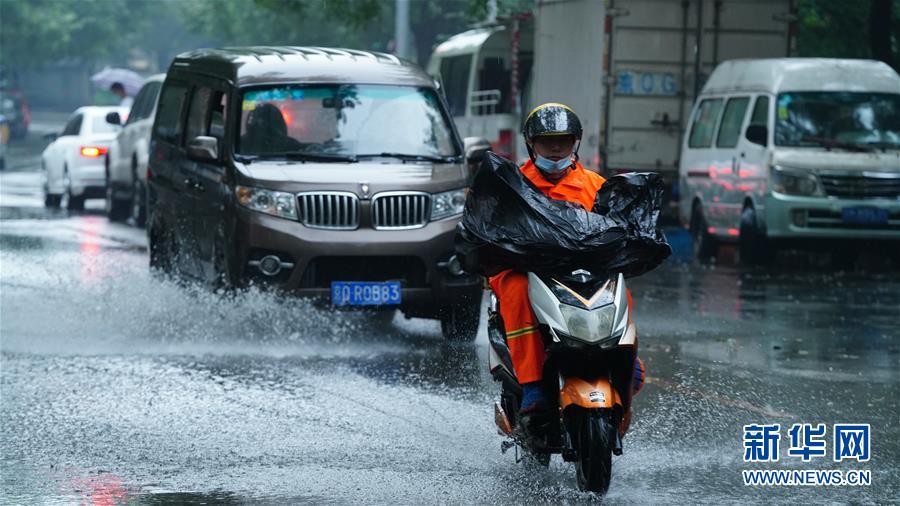 （社会）（1）北京迎来降雨