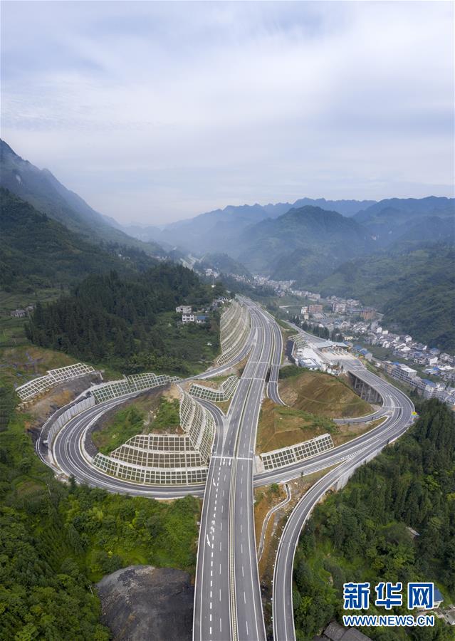 （图文互动）（2）乌蒙山集中连片特困地区又添一条高速公路
