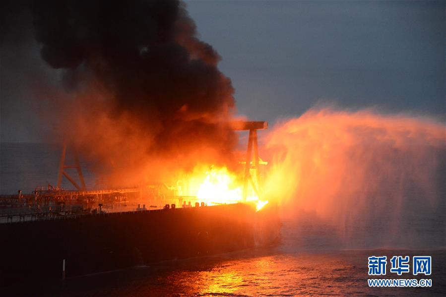 （国际）（10）一艘油轮在斯里兰卡东部海域着火 一名船员死亡