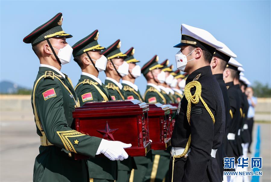 （国际）（8）第七批在韩中国人民志愿军烈士遗骸交接仪式在韩国举行