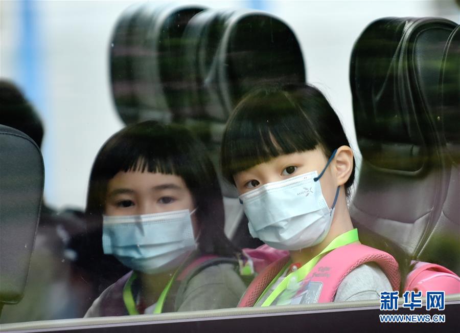 （XHDW·港澳台·图文互动）（1）香港新冠肺炎疫情缓和　中小学校全面复课