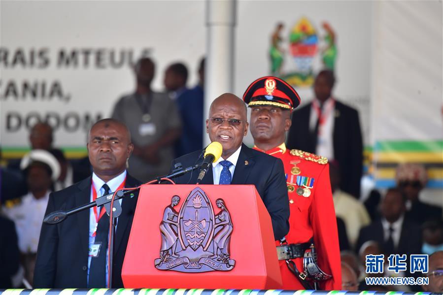 （国际）（1）获竞选连任的坦桑尼亚总统马古富力宣誓就职