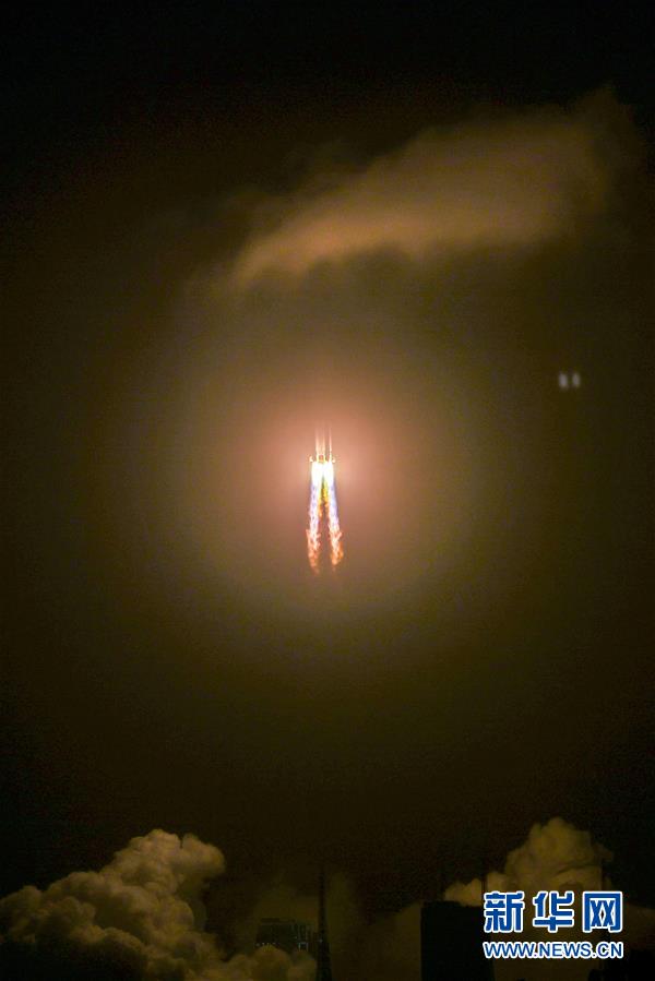（嫦娥五號探月）（14）長徵五號遙五運載火箭將嫦娥五號探測器發射升空   