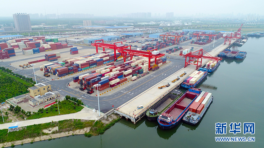 航拍:合肥港国际集装箱码头