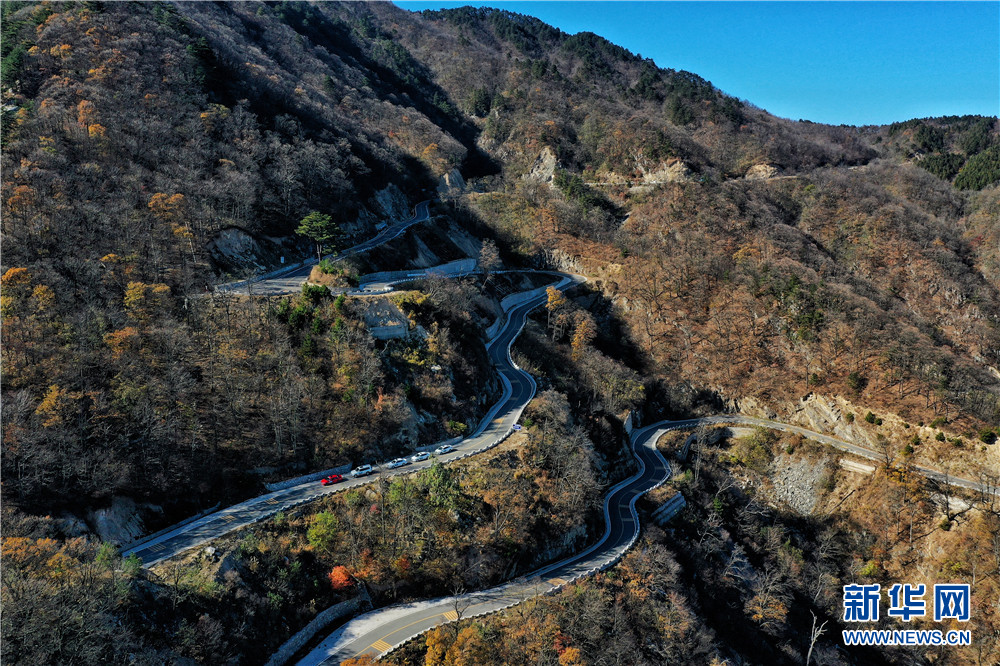 航拍大别山马丁公路