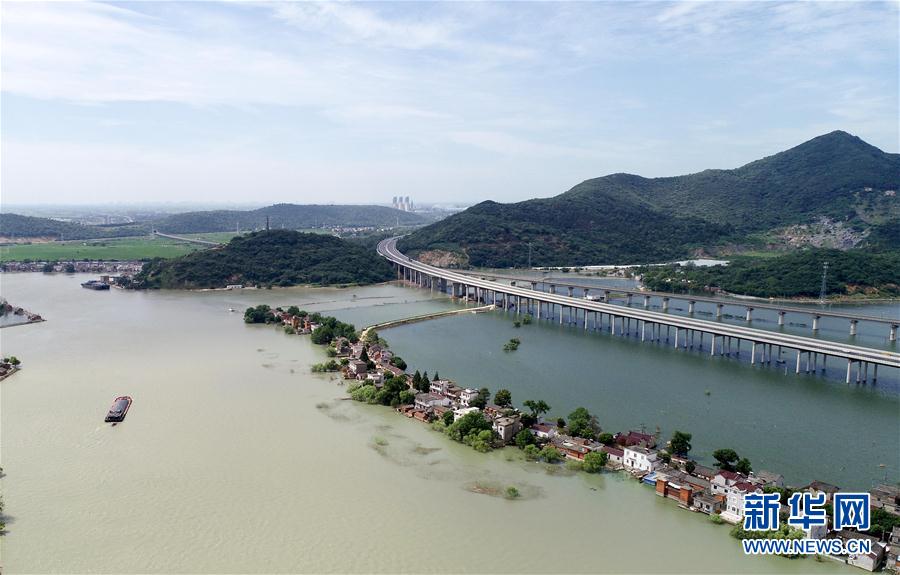 8月14日拍摄的巢湖市银屏镇钓鱼村(无人机照片.新华社记者 曹力 摄