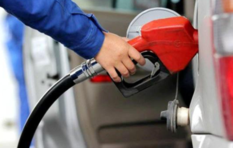 安徽成品油价格大幅下调 92号汽油每升降0.37元