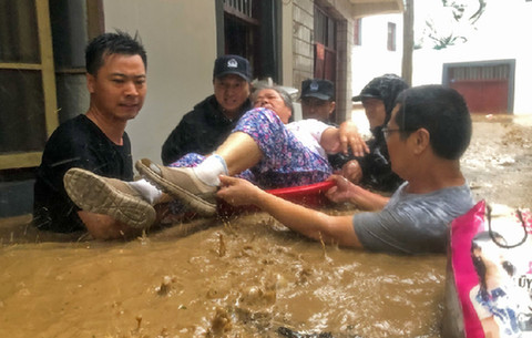 航拍：“利奇马”突袭 多方合力营救被困群众