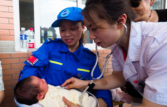 出生仅20天的安徽宁国重灾区最小灾民获救