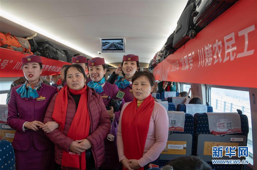（社会）（1）农民工春节专列驶上暖心回家路