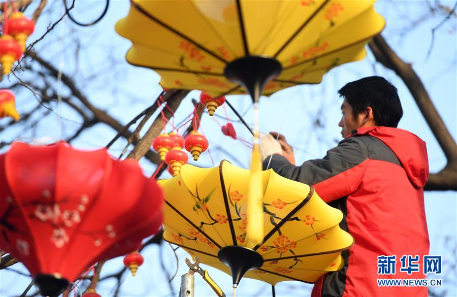 （社会）（3）北京石景山游乐园装饰园区迎新春