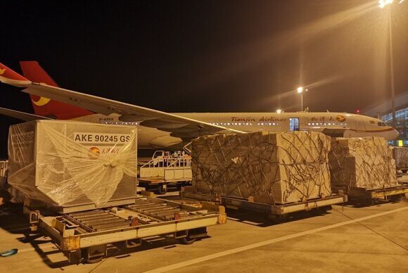 重庆机场正式开通"国际转国际"空空中转货运业务