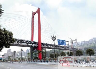 红岩村嘉陵江大桥即将合龙-新华网