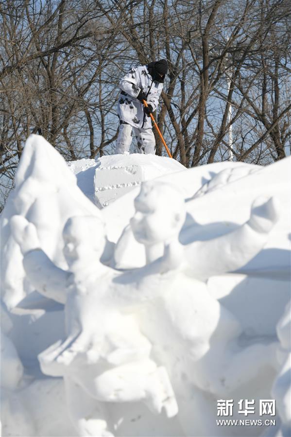 （社会）（4）第二十四届中国·哈尔滨国际雪雕比赛开铲