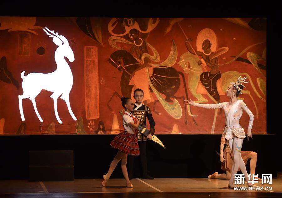 （文化）（1）童话芭蕾舞剧《九色鹿》在京上演