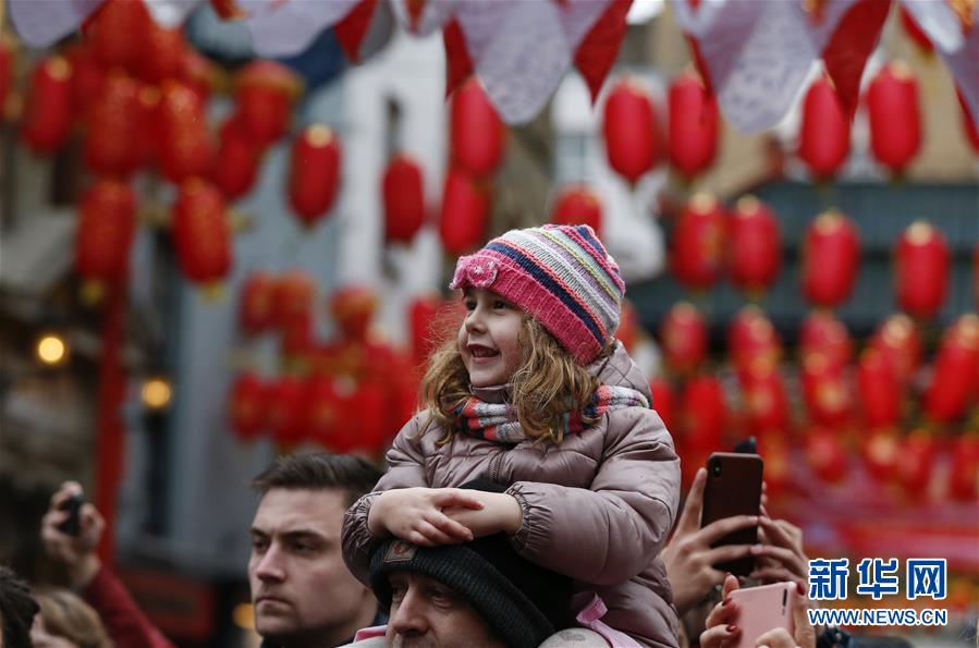 （国际）（1）伦敦举行新春巡游庆祝中国春节