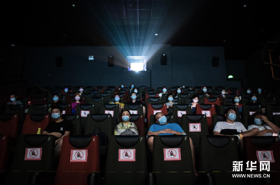 （新华视界）（3）武汉：电影院恢复开放