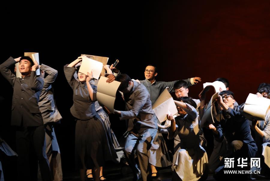 （新华视界）（1）第十二届中国舞蹈“荷花奖”入围舞剧《朱自清》在上海演出
