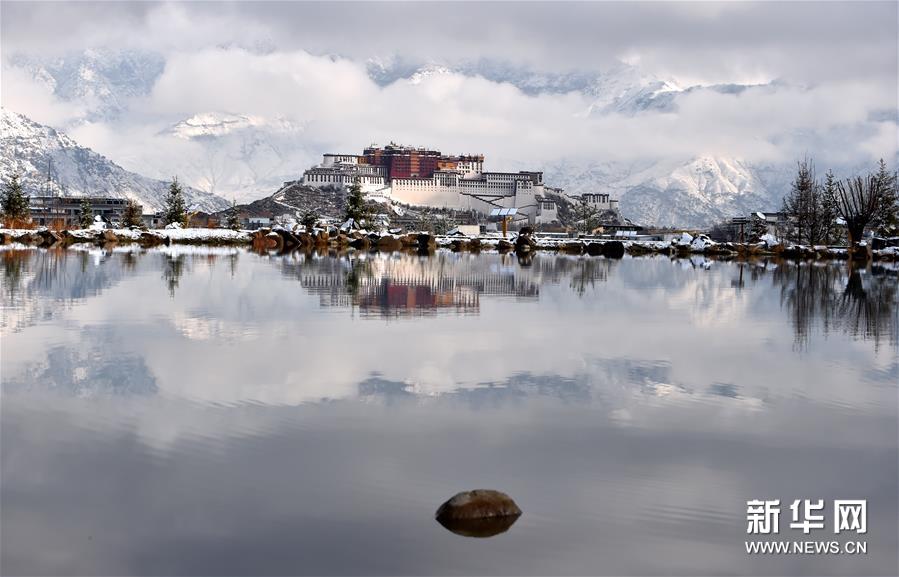 拉萨雪景