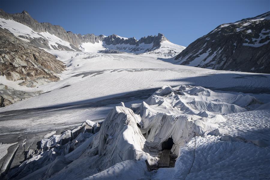 [8]（外代二线）冰融加剧　瑞士雪峰盖白毯