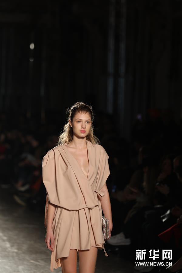 （新华视界）（4）米兰时装周：Alberto Zambelli品牌发布2019-20秋冬时装新品