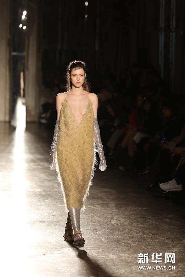 （新华视界）（5）米兰时装周：Alberto Zambelli品牌发布2019-20秋冬时装新品