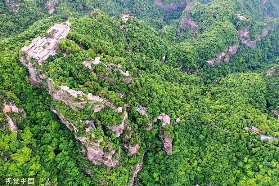 2019年5月20日,甘肃平凉,初夏时节的崆峒山,层林叠翠,景色秀丽,风景