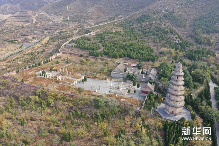 这是11月12日无人机拍摄的邯郸峰峰矿区响堂山风景区常乐寺.