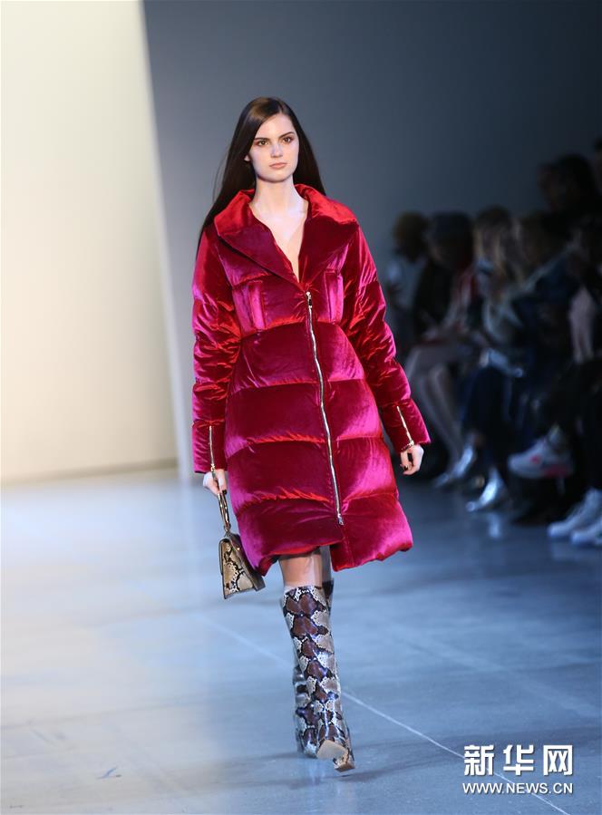 （XHDW）（1）Vivienne Hu品牌亮相紐約時裝周