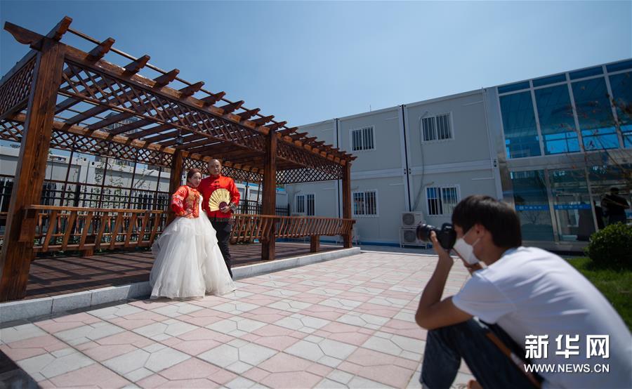 （新華視界）（3）工地上的婚紗照