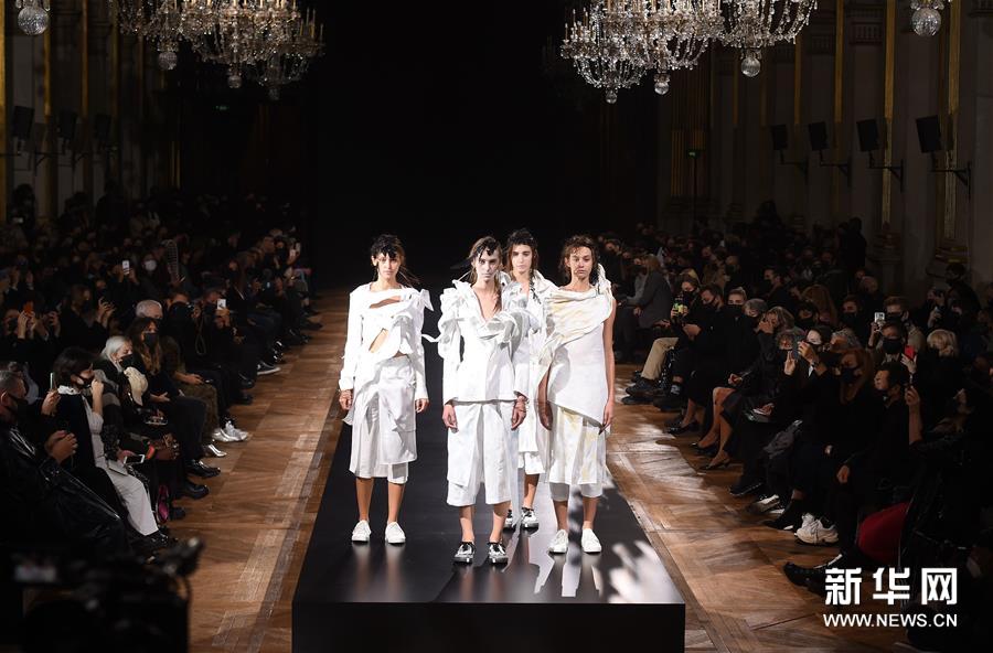 （外代二线）（20）巴黎时装周：山本耀司发布春夏新品成衣