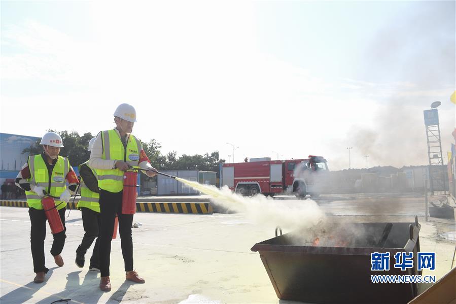（社会）（2）福建泉州举行建筑施工消防安全事故应急救援演练