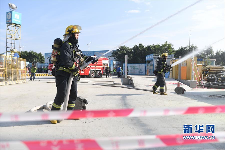 （社会）（1）福建泉州举行建筑施工消防安全事故应急救援演练