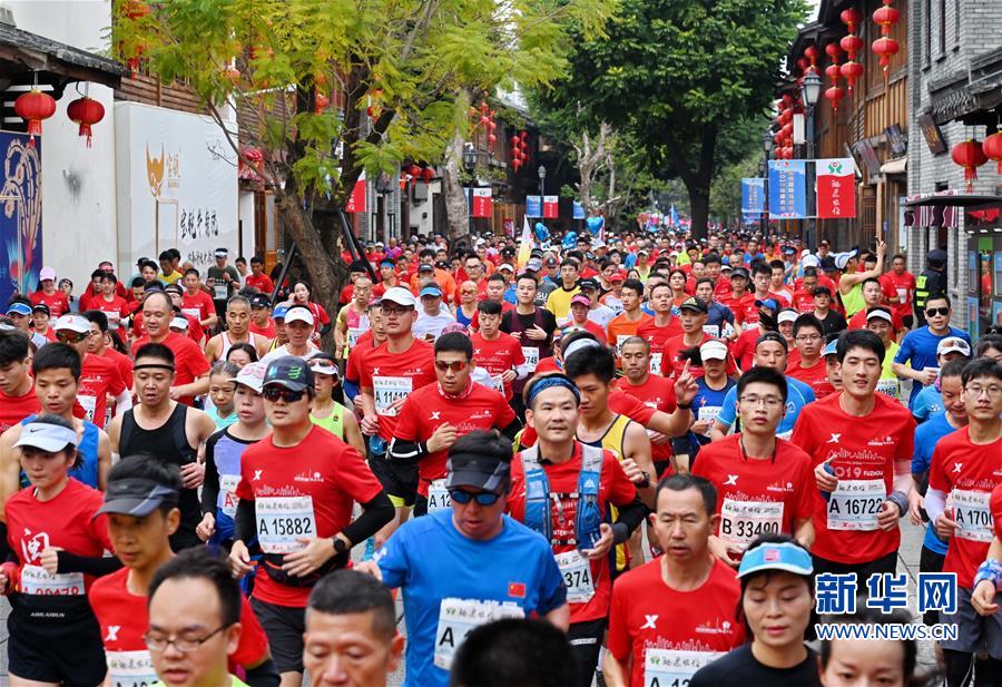 （体育）（1）马拉松——2019福州国际马拉松鸣枪开跑