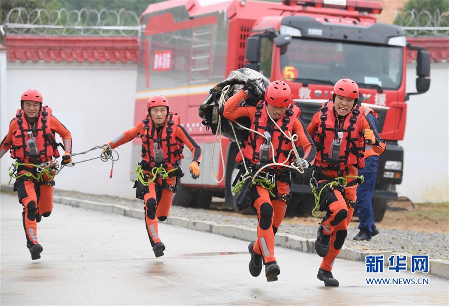 （社會）（5）全國森林消防隊伍“火焰藍”首屆特種救援技能比武舉行