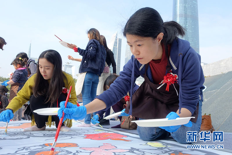 广州:百人绘画迎新年