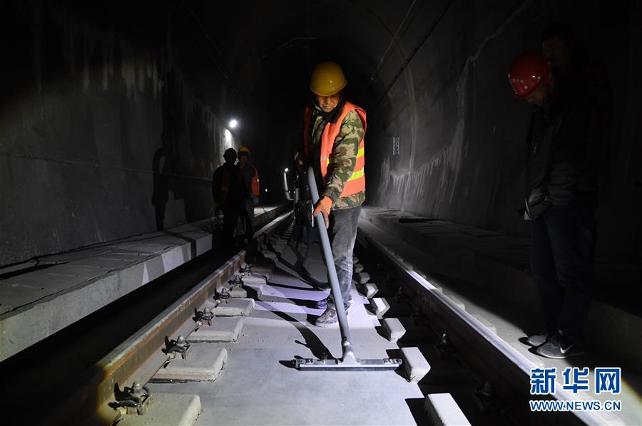 （社會）（3）敦格鐵路當金山隧道即將正式投入使用