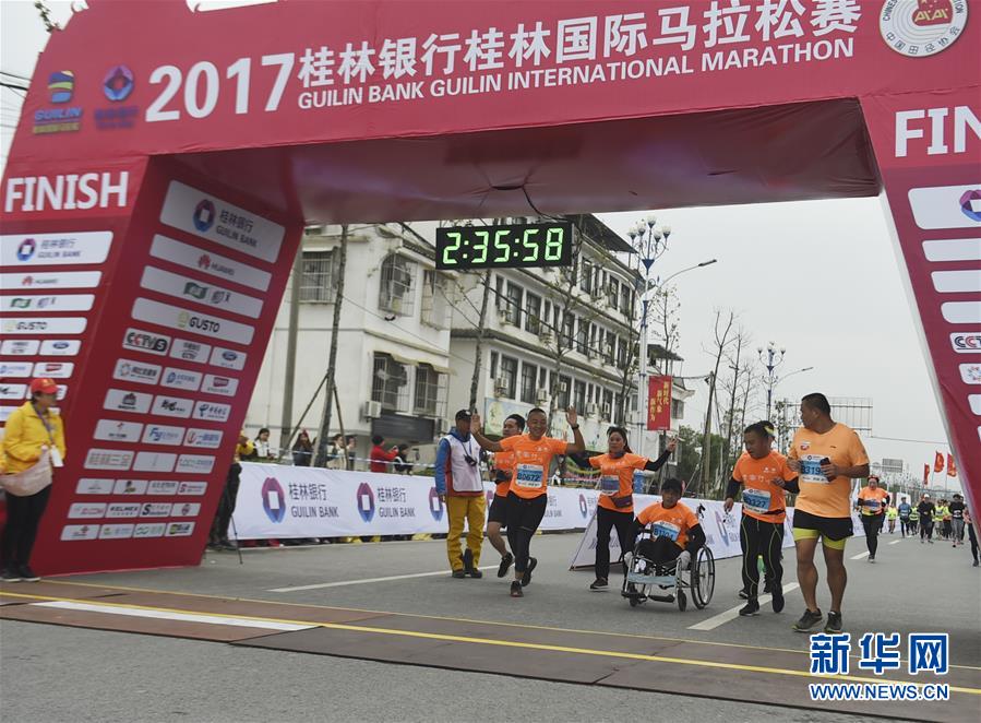 （体育）马拉松——2017桂林国际马拉松赛开跑